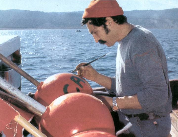 Un membre de l'équipage de Cousteau avec une Sub 600T au poignet.