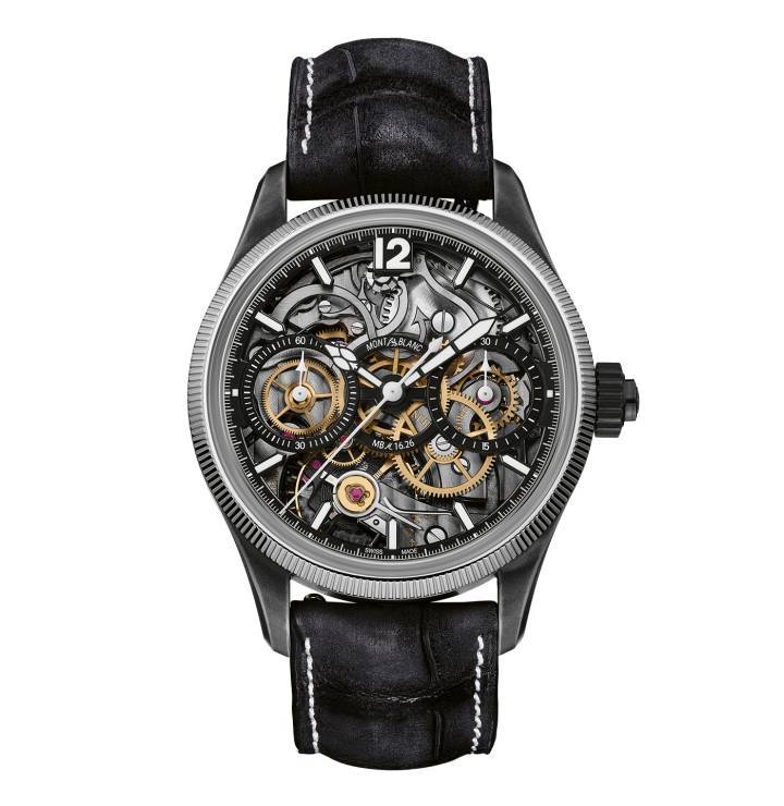 La montre Montblanc The Unveiled Secret Minerva Monopusher Chronograph en édition limitée permet de voir l'intégralité du calibre MB M16.29 de la Maison qui a été inversé pour révéler toute la magie du mouvement du chronographe. Bien que retourner un mouvement puisse sembler simple, il s'agit en réalité d'une prouesse technique car la direction des aiguilles doit également être inversée. Cette édition limitée à 88 pièces présente un boîtier en acier inoxydable vieilli de 43 mm, une lunette crantée en or blanc et un bracelet en cuir d'alligator nubuck noir doté d'une boucle triple déployante en acier cranté munie d'un système de réglage précis.