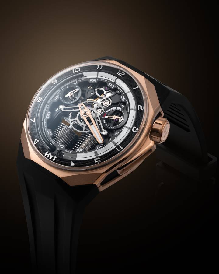 HYT a également décliné la S1 5N Gold Titanium dans une édition limitée de 8 pièces avec le musicien, producteur et artiste congolais Fally Ipupa.