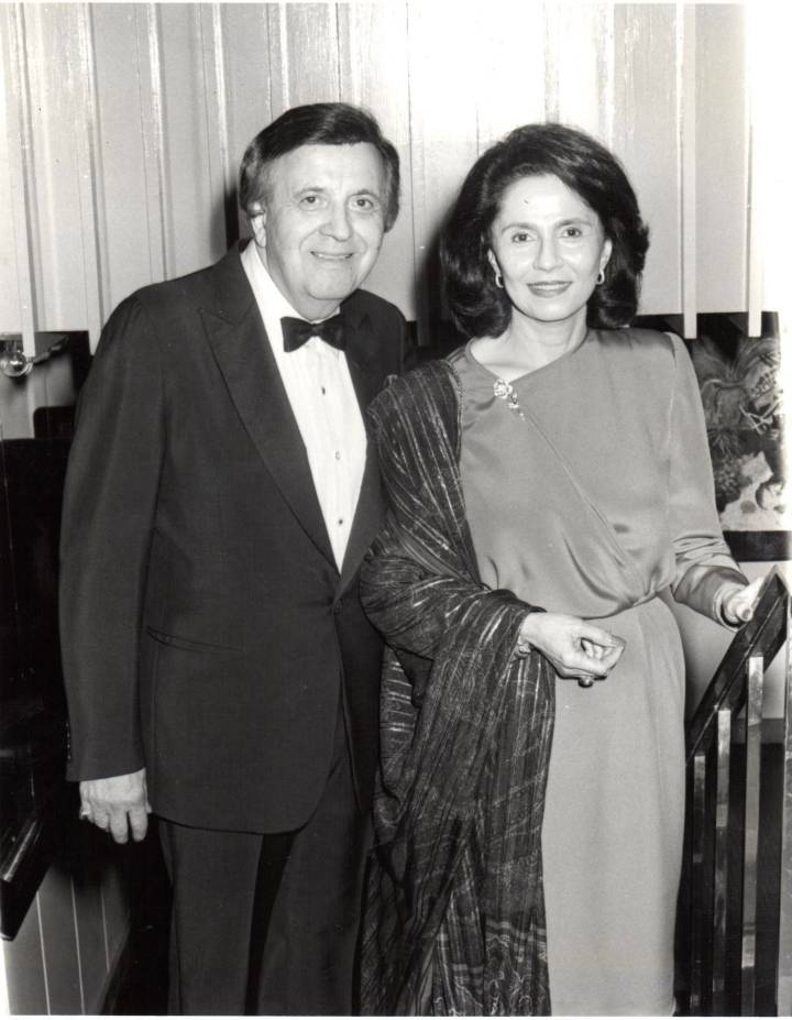 Edmund et Bettejean Ahee ont fondé Ahee Jewelers en 1947. Toute leur vie, ils se sont distingués par leur activité philanthropique.