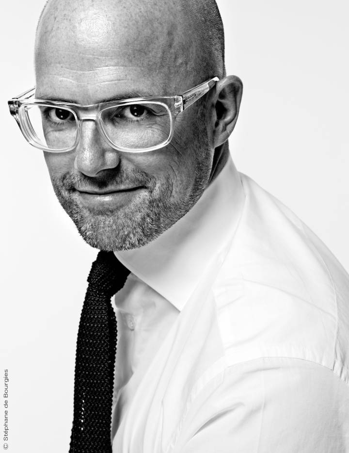 Vincent Perriard est spécialiste en stratégie de marque dans le secteur du luxe. Au cours de sa carrière dans l'horlogerie, il a notamment été PDG de HYT, Concord, TechnoMarine et a occupé différents postes chez Audemars Piguet et Swatch Group.