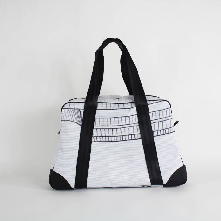 L'aventure Horlogerie LIP x Brasserie LIPP se poursuit... avec un sac