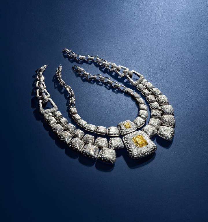 Collection Haute Joaillerie Messika Terres d'Instinct, collier Kalahara serti d'un diamant jaune intense fantaisie de 34 carats en pierre centrale.