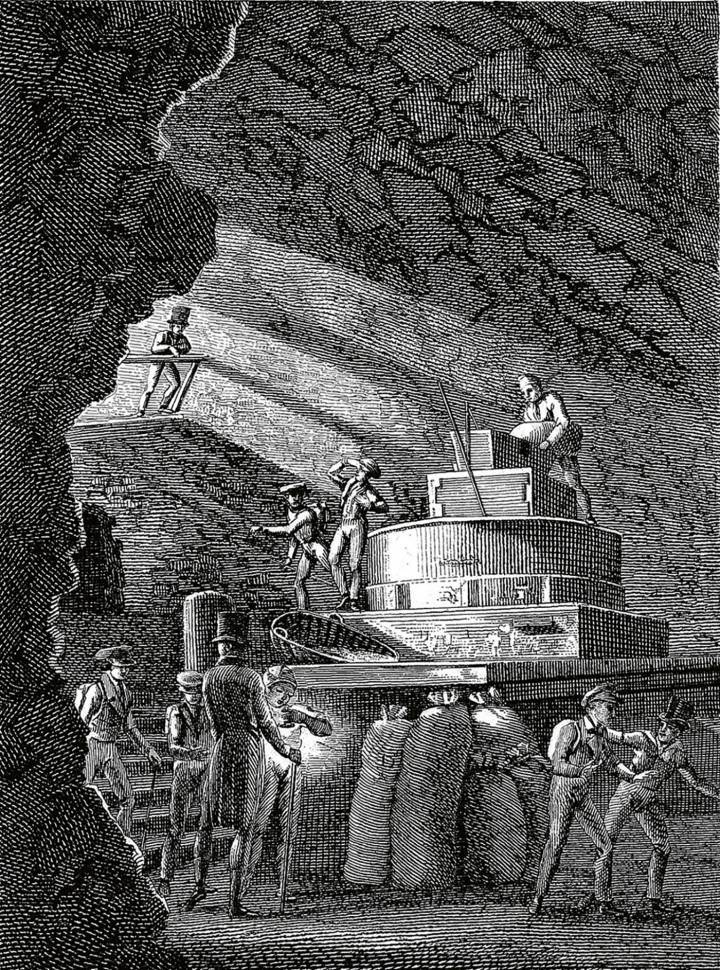 Via des engrenages et un axe, les roues qui tournent verticalement en sous-sol font tourner horizontalement les meules installées au-dessus d'elles, à l'entrée des grottes, comme le montre cette gravure du 19ème siècle.