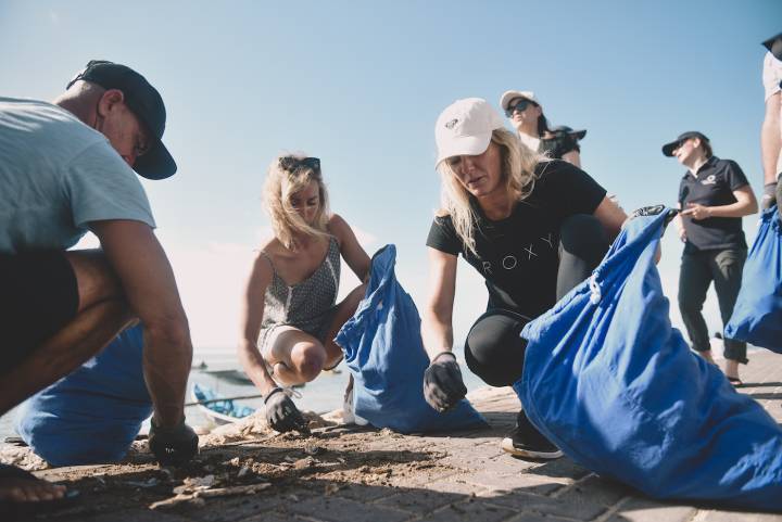 Opération de nettoyage des plages des employés Breitling