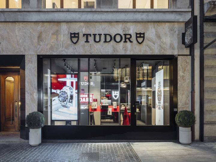  En partenariat avec Bucherer, Tudor a ouvert sa nouvelle boutique au cœur de Genève, sur la place Longemalle, en ce début d'année 2026.