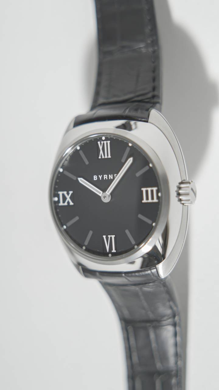 La Gyrodial 311, cadran gris et index en chiffres romains