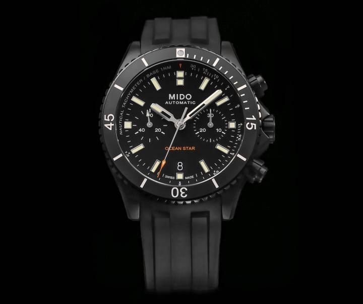 Le modèle Ocean Star se décline pour la première fois en version chronographe cette année. Le Calibre 60 automatique de Mido se loge dans un boîtier en acier inox traité DLC noir. Le fond vissé révèle un relief poli d'étoile de mer.