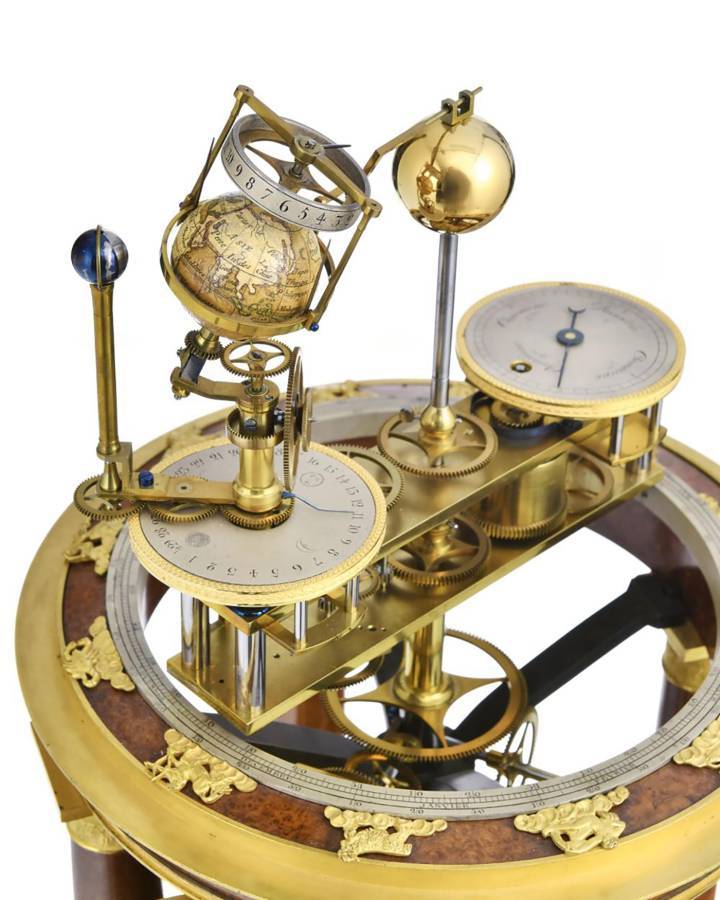Horloge astronomique avec planétarium et mécanisme musical