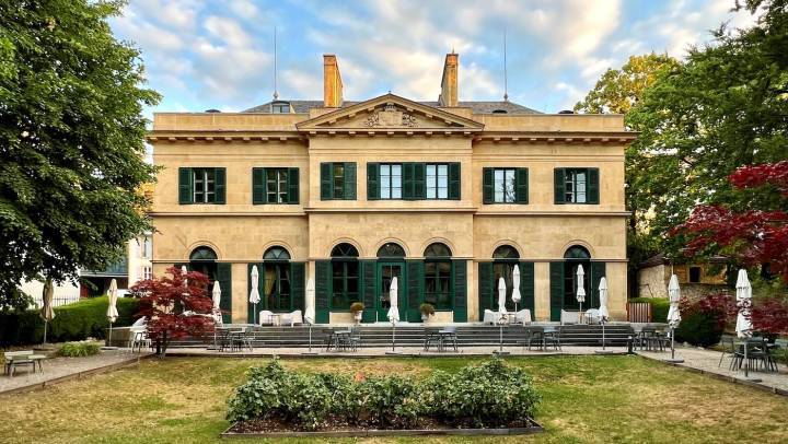 La marque s'est récemment installée dans la Villa Castellane à Neuchâtel.