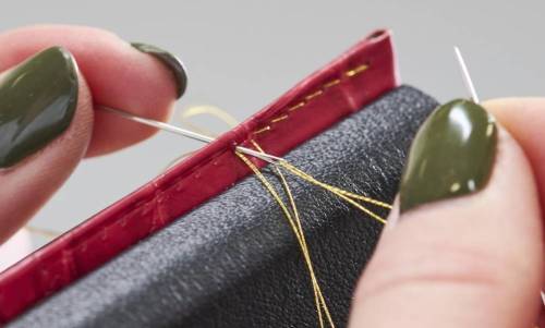 Bracelets: Jean Rousseau propose désormais la couture en fil précieux