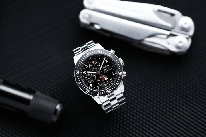 La Novonaut, bestseller de Fortis, est animée par le mouvement Werk 17, «certifié pour l'espace»: ce chronographe à roue à colonnes haute performance dispose d'une réserve de marche de 60 heures. 