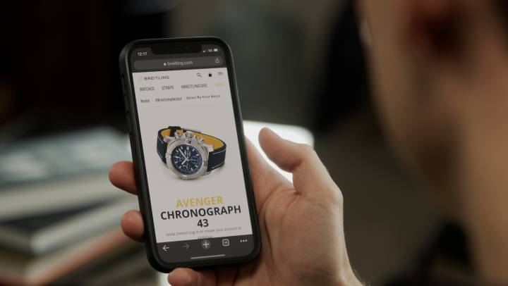 Le nouveau service d'abonnement #BreitlingSelect permet aux clients d'essayer une montre chez eux avant de décider de l'acheter.
