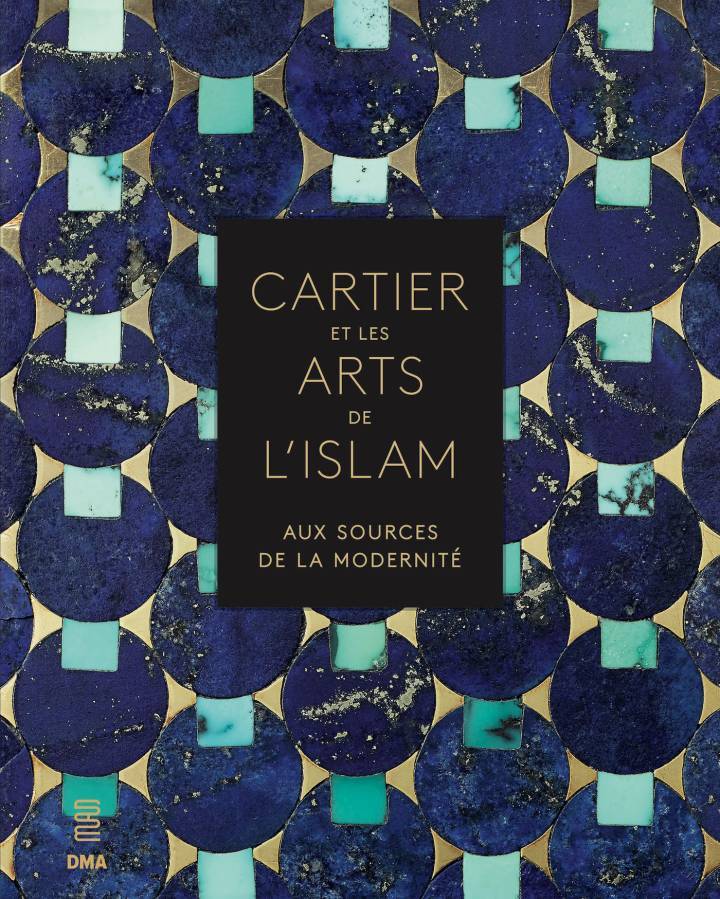 Tenue du 21 octobre 2021 au 20 février 2022 au Musée des Arts Décoratifs à Paris, l'exposition «Cartier et les arts de l'Islam» mettait en exergue à travers plus de 500 pièces les influences des arts de l'Islam sur la production de bijoux et d'objets précieux de Cartier du début du 20ème siècle à nos jours.