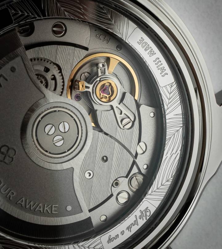 Le mouvement G101, délicatement décoré, de La Joux-Perret anime les modèles Son Mài d'Awake.