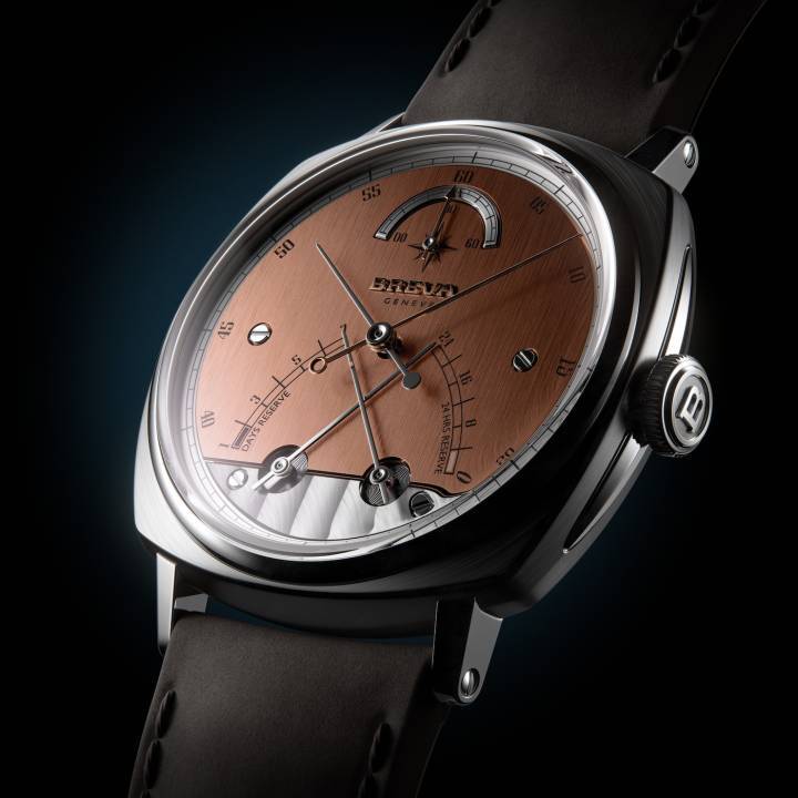 Les terminaisons s'inscrivent dans le respect de la grande tradition horlogère suisse: Côtes de Genève, satinage circulaire, chanfreins polis.