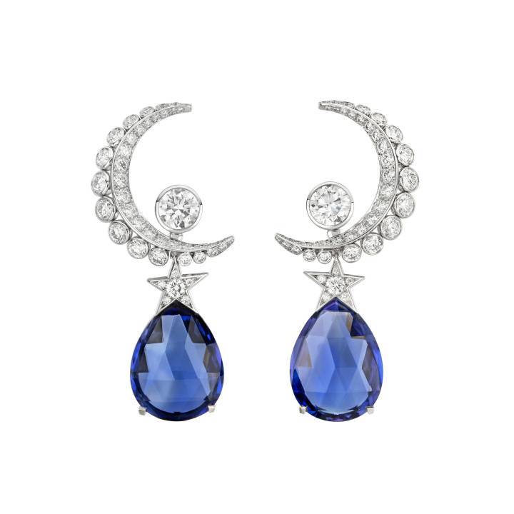 Boucles d'oreilles Lune Talisman avec leurs deux tanzanites au bleu vibrant. 