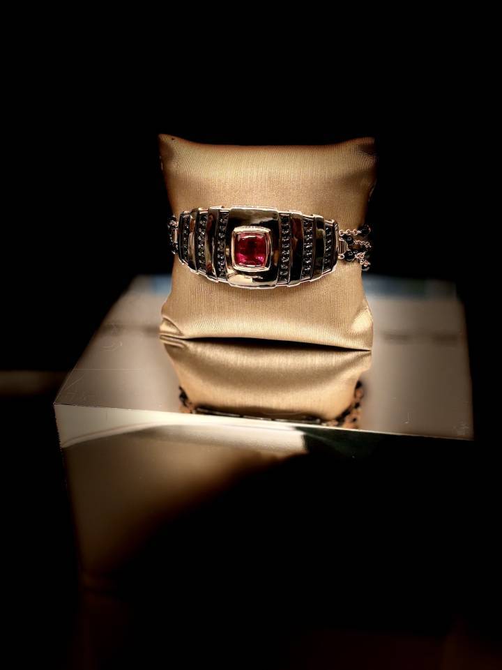 Juliette Perpatoros remporte le Concours Bucherer Fine Jewellery
