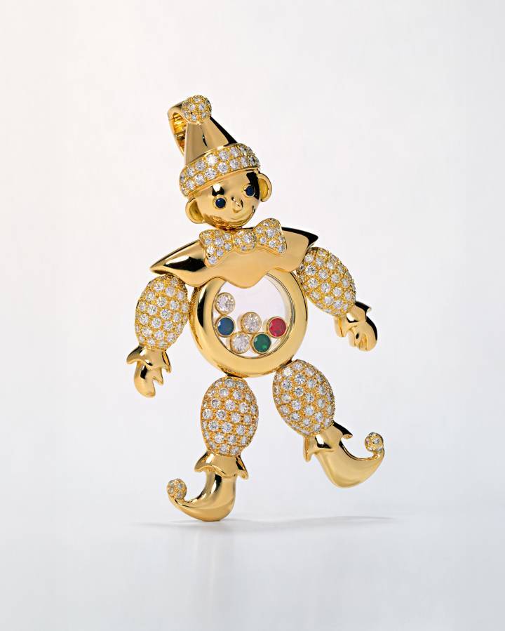 Conçu par Caroline Scheufele et premier bijou lancé par Chopard en 1985, le Happy Clown est doté de membres articulés et de diamants flottants dans son ventre.