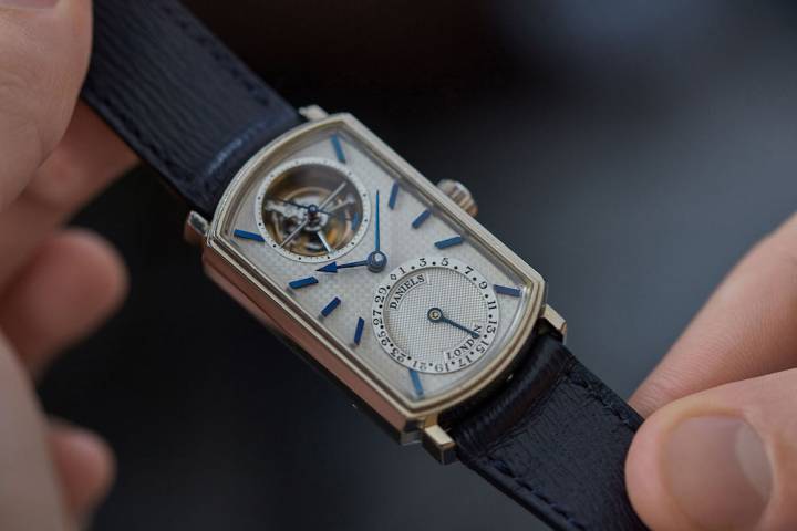Le rare Tourbillon Bleu de l'horloger britannique Georges Daniels (réalisé par son élève Roger W. Smith) a été vendu par A Collected Man pour un million de livres en 2019.