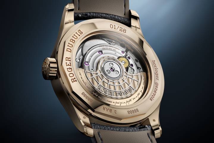 Au sein du calibre 1472, la combinaison de deux roues étoilées offre une conception fluide du mécanisme des mois et des années bissextiles. L'une des roues est dotée de 12 dents, tandis que la deuxième en a 48, permettant l'affichage du mois et de l'année bissextile sur le même compteur, avec deux aiguilles coaxiales.