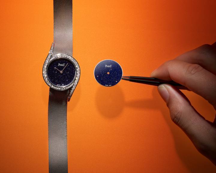 La collection Limelight Gala de Piaget s'inspire des années 1970, lorsque la marque a commencé à créer des montres-bijoux avec des cornes allongées. La nouvelle Limelight Gala Aventurine est équipée d'un boîtier en or blanc de 32 mm orné de 62 diamants.