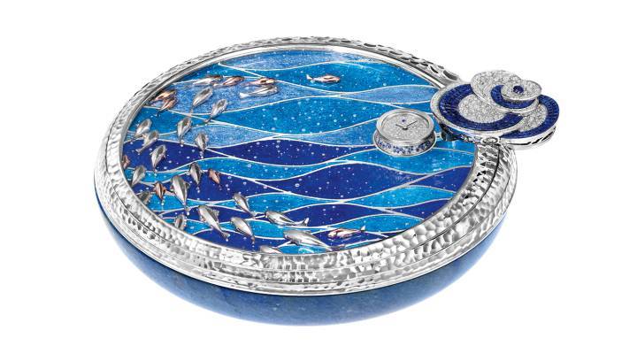 Le boîtier Onde Mystérieuse dans la collection Treasure Island de Van Cleef & Arpels.