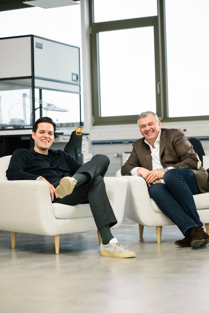 Cédric Joos, directeur de Hautlence (à gauche), avec Guillaume Tetu, cofondateur et président.