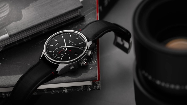 Exclusivité de la ZM 2, une lunette intérieure graduée sur 12 heures permet de suivre aisément un second fuseau horaire à l'aide de l'aiguille des heures.