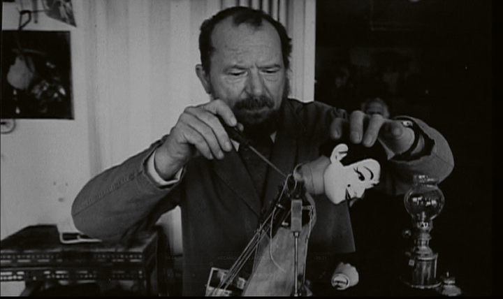 Michel Bertrand dans son atelier