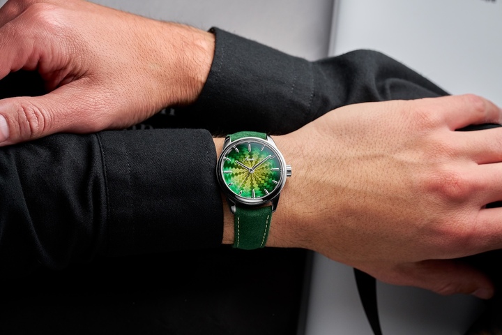 Troisième modèle en série limitée: le Son Mài Guilloché Main «Boréalis» et son dégradé du jaune central au vert du pourtour
