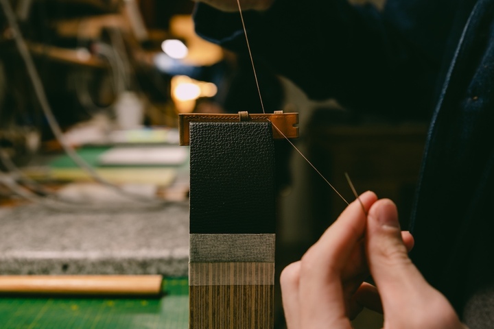 Dans l'Atelier des Braceletiers.
