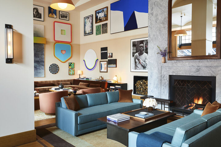 A la conjonction entre ses activité horlogères, design et immobilières, Shinola a inauguré un élégant hôtel au coeur de Detroit.