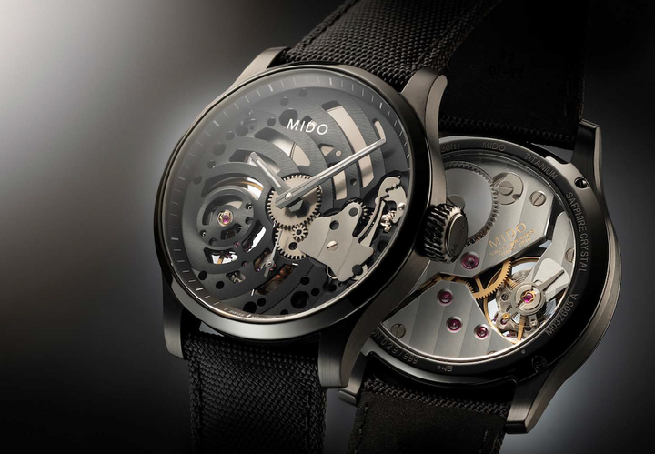 D'un diamètre de 44 mm pour sa boite en titane traitée PVD noir, la Multifort Mechanical Skeleton Limited Edition, sans cadran, affiche son mouvement squelette (une première pour Mido) avec les aiguilles intégrées directement à la platine noire décorée de Côtes de Genève. Série limitée à 999 pièces numérotées.