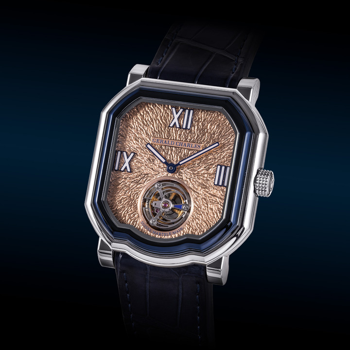 La Maestro 9.0 Roman Tourbillon se distingue par son impressionnant cadran en or martelé à la main.