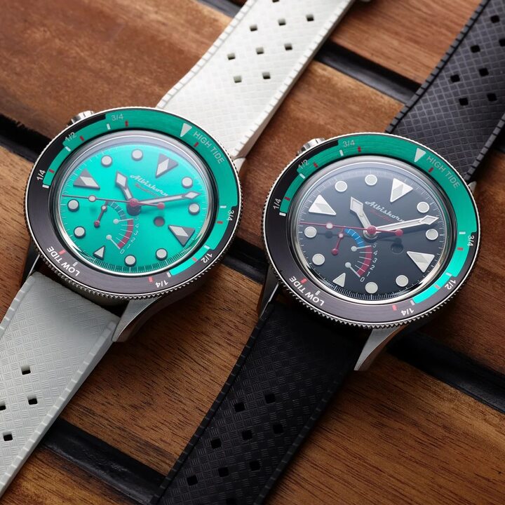 Lui aussi un chronographe monopoussoir au mouvement particulièrement fin et à la réserve de marche de 64 heures, le modèle Marinagraph allie l'esthétique d'une plongeuse à la précision d'un véritable timer de régate.
